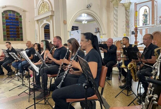 Igreja Matriz’ recebeu concerto sinfônico e apresentações da escola de música