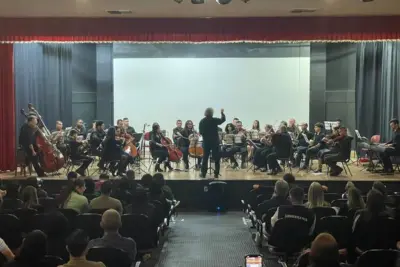 Concerto musical reuni grande público no auditório da ‘Escola Paulo Freire’