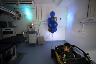 Mário Gattinho ganha mini jeep elétrico e projetores de luz para diminuir ansiedade de pacientes