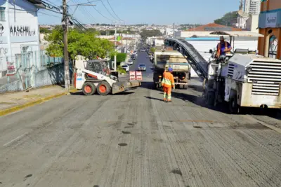 Chico de Paula: mais um trecho da via recebe serviços de fresagem e novo recapeamento asfáltico