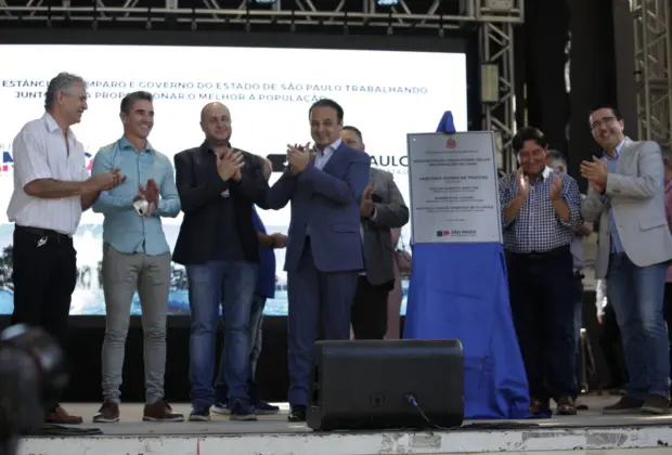 A Prefeitura da Estância de Amparo e o Governo do Estado de São Paulo entregaram oficialmente a recuperação do lago da Praça Pádua Salles.