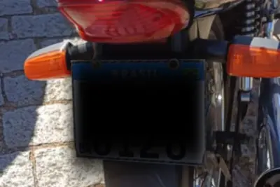 PM prende motociclista com placa artesanal e chassi adulterado no Centro de Itapira