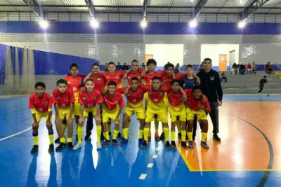 SANTO ANTÔNIO DE POSSE GOLEIA AGUAÍ PELO CAMPEONATO ADR DE FUTSAL