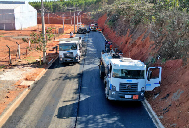Infraestrutura: rua do Distrito Industrial começa a receber asfalto novo