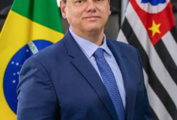 Governador Tarcísio Freitas tem aprovado o título de Cidadão Amparense