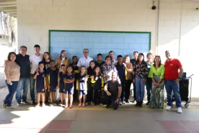 MOMENTO HISTÓRICO: PREFEITURA INICIA ENTREGA DOS UNIFORMES ESCOLARES