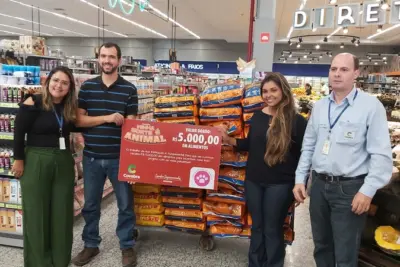 Covabra Supermercados entrega doações da campanha Minha Sorte é Animal