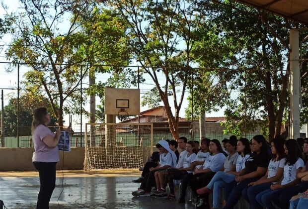 AGOSTO LILÁS: Prefeitura realiza palestra de conscientização para 220 alunos em Artur Nogueira