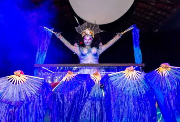 Teatro Castro Mendes recebe espetáculo de arte drag “Sereia sem Mar”