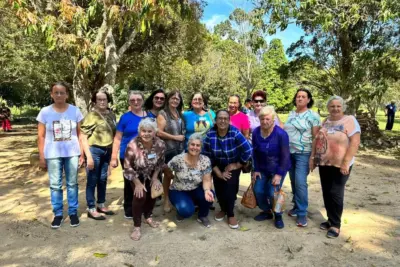 TERCEIRA IDADE DO GRUPO VIVER VALE A PENA VISITA 28ª FESTA DO MORANGO