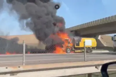 Caminhão transportando raspas de pneus pega fogo na Rodovia Santos Dumont em Campinas