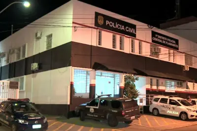 Dupla morre ao bater moto roubada em árvore enquanto fugia da polícia em Campinas