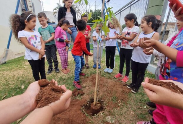 Prefeitura comemora Dia da Árvore com atividades de educação ambiental em Artur Nogueira
