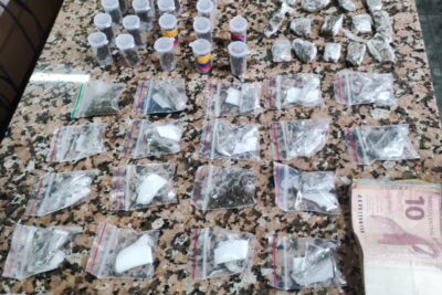 Operação Policial Desmantela Tráfico de Drogas em Itapira/SP – Dois Suspeitos Presos em Flagrante