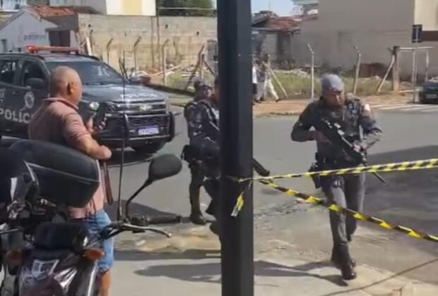 Tensão em Santo Antônio de Posse: Bandidos encurralados com refém no centro da cidade após roubo de carreta, polícia negocia