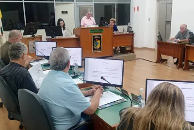 Câmara de Amparo cria Escola do Parlamento