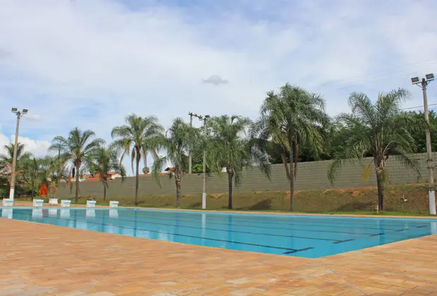 Prefeitura de Holambra abre inscrições para aulas gratuitas de natação e hidroginástica