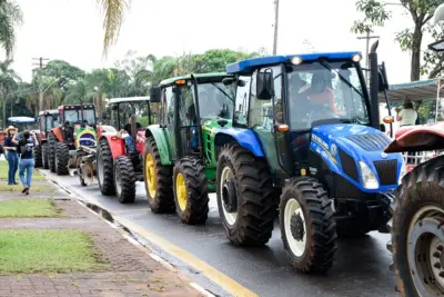 Desfile “Trator Verde” celebra a história agrícola de Artur Nogueira