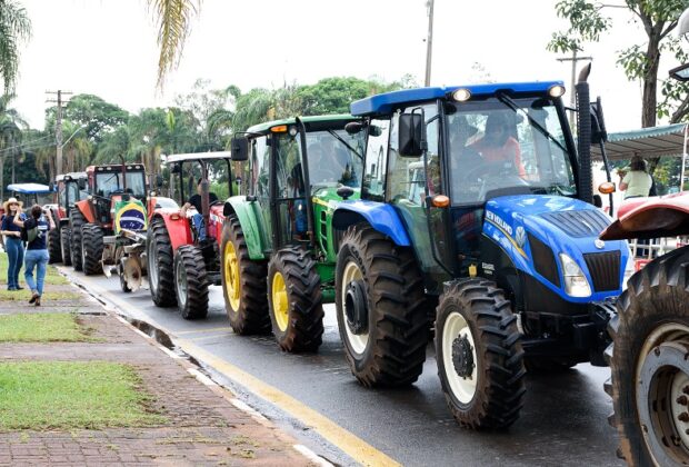Desfile “Trator Verde” celebra a história agrícola de Artur Nogueira