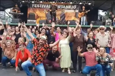 Tarde de Alegria e Interação: Grupo da Melhor Idade no Festival Sertanejo