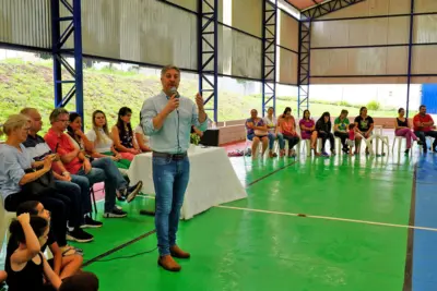 Prefeito visita EMEF Adirce Cenedeze Caveanha e acompanha as melhorias feitas no prédio escolar