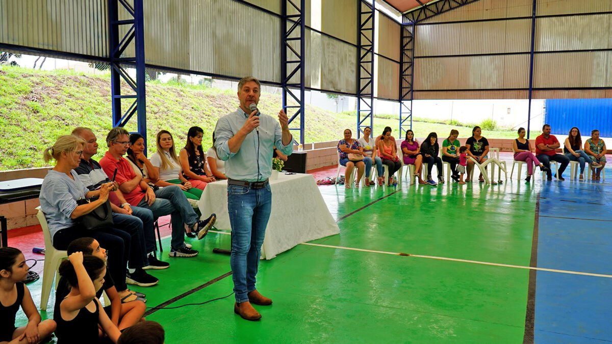 Prefeito visita EMEF Adirce Cenedeze Caveanha e acompanha as melhorias ...