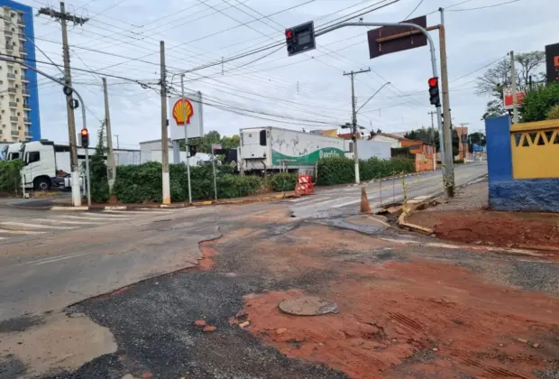 Chuvas Intensas em Santo Antônio de Posse Causam Estragos: Árvores Caem, Letreiros Danificados e Acesso Comprometido!