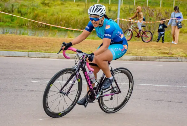 Atletas da equipe de ciclismo participam de campeonato na cidade de Palmas, capital do Tocantins