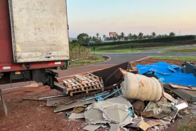 Prefeitura multa empresa por descarte irregular de lixo às margens de estrada em Artur Nogueira