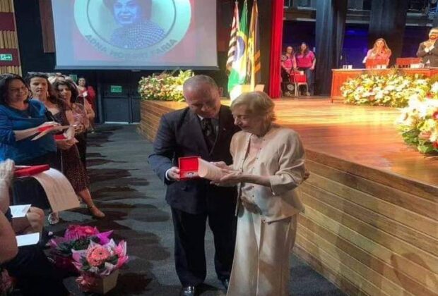 Muita emoção na cerimônia de entrega da Medalha Vereadora Adna Hossri Faria para 35 Mulheres Destaque em Jaguariúna