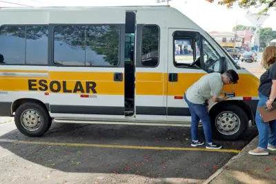 Educação promove mais uma vistoria em vans que realizam transporte escolar