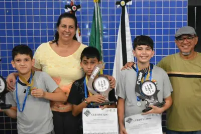 MAIS DE NOVENTA ALUNOS PARTICIPAM DE TORNEIO DE XADREZ ESCOLAR EM SANTO ANTÔNIO DE POSSE