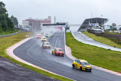 Com chuva, Bernardo Cardoso, Pedro Burger e Enzo Falquete vencem no primeiro dia da 7ª etapa da Copa Shell Hyundai HB20 em Cascavel