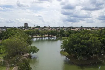 Lucas Sia sanciona lei que institui 1º Código do Meio Ambiente de Artur Nogueira