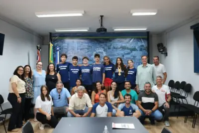 Prefeito Toninho Bellini recebe atletas do Atletismo