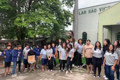 ALUNOS DA EMEF PROF.ª ISAURA DE CARVALHO COELHO ARRECADAM ALIMENTOS PARA O LAR SÃO VICENTE