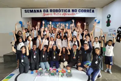 Na Emef Correa de Mello, robôs criados por alunos viram atração em Semana de Robótica
