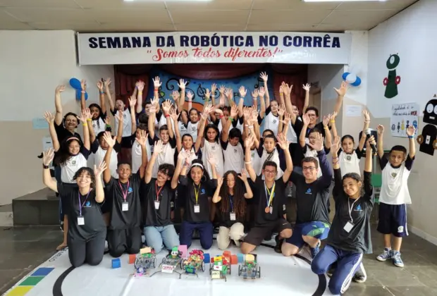 Na Emef Correa de Mello, robôs criados por alunos viram atração em Semana de Robótica