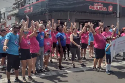 Caminhada do “Rosa & Azul” agitou o centro neste sábado