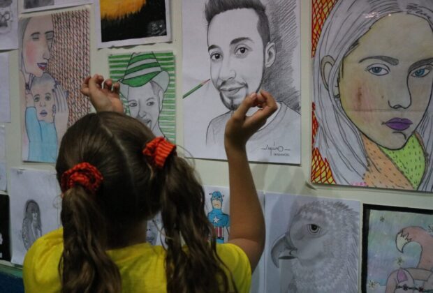 Prefeitura promove exposição de desenho e valoriza talento de alunos em Artur Nogueira