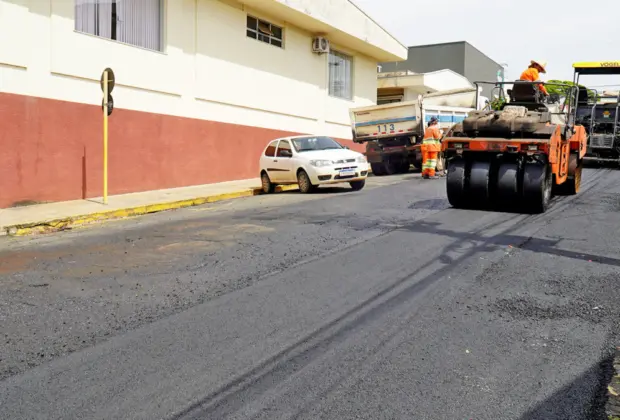 Prefeitura retoma recapeamento asfáltico de 3,2 km de mais oito vias do município 
