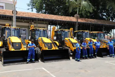 PREFEITURA APRESENTA NOVA EMPRESA QUE FARÁ COLETA DE GALHOS E ENTULHOS