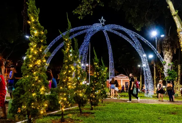 Decoração de Natal em Artur Nogueira arranca suspiros de moradores e turistas  De Artur Nogueira