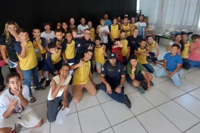 GCM realiza palestras para crianças e adolescentes da Estância de Amparo