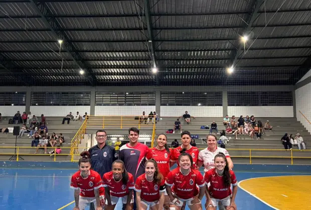 Amparo conquista da Copa Bragança Regional de Futsal Feminino