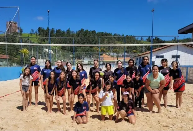 Voleibol tem mais de 120 alunas pela Prefeitura de Amparo