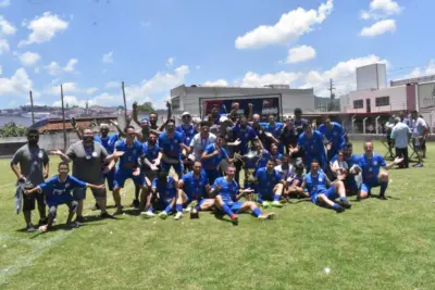 Lester Arcadas fatura pela primeira vez o Varziano deFutebol