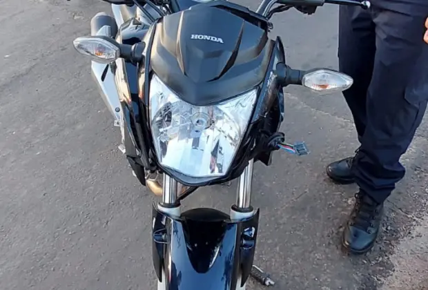 Ação da Guarda Civil Municipal de Santo Antônio de Posse resulta na apreensão de motocicleta com adulteração de sinal no centro da cidade