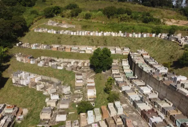 Prefeitura de Pedreira realizou limpeza no Cemitério Santa Cruz