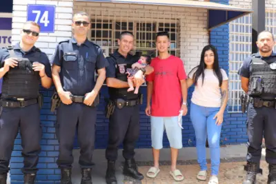 Guardas Municipais de Holambra que salvaram bebê engasgada reencontram pais da menina